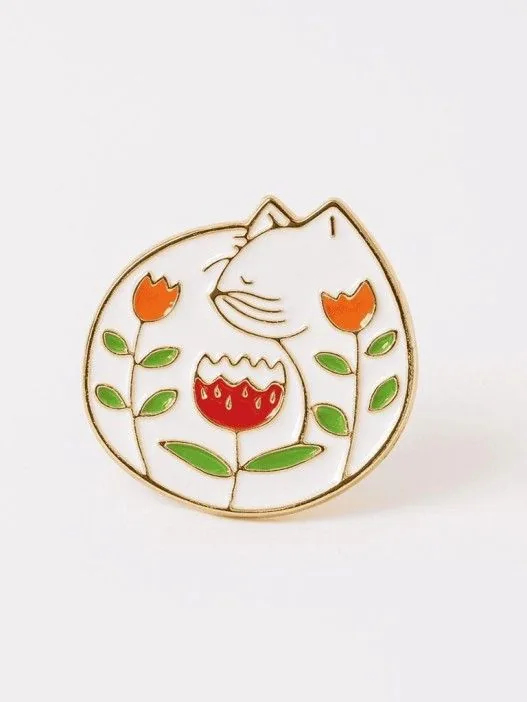 Значок металлический 35мм "Cat with flower"